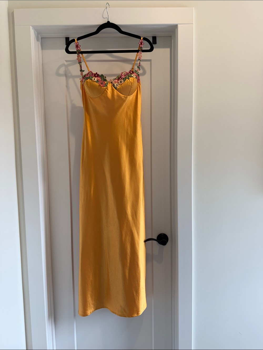 Realtix Sunset Yellow Floral-Trim Maxi Slip Dress Size M